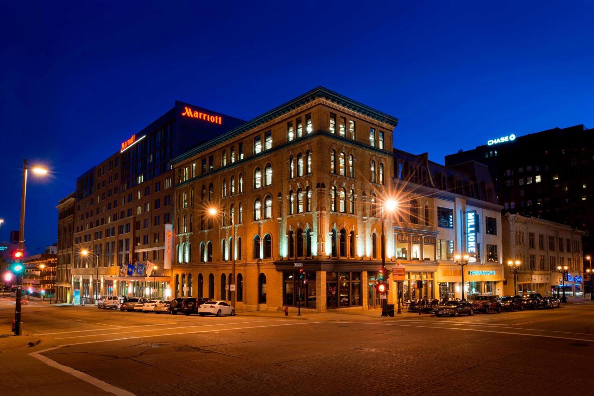 Milwaukee Marriott Downtown Hotel Exterior photo